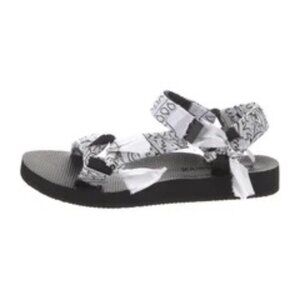 NWT! Arizona Love Bandana Sandals
